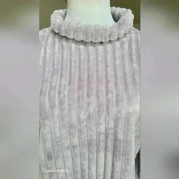 Planet Gold Junior's Cozy Mock Neck Ribbed Top Purple Size Small, Like New - Picture 4 of 6